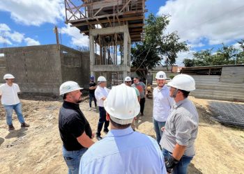 Bruno Cunha Lima inicia semana vistoriando obras do Parque Linear no Severino Cabral