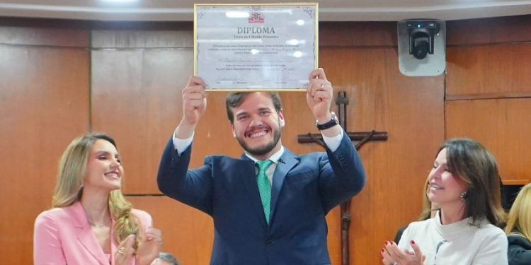 Bruno Cunha Lima recebe título de cidadão pessoense e destaca vínculos com a capital