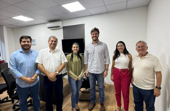 Bruno e Alcindor se reúnem com Gerente Regional do Sebrae e miram parcerias estratégicas para fortalecer o empreendedorismo em Campina Grande