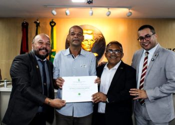 Câmara homenageia vigilante por ato de bravura e debate infraestrutura em bairros de Campina Grande
