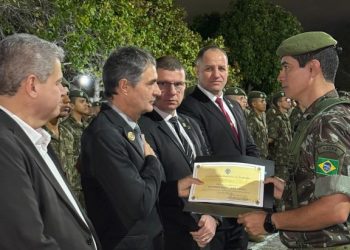 Deputado Romero Rodrigues recebe Título de Colaborador Emérito do Exército em Campina Grande