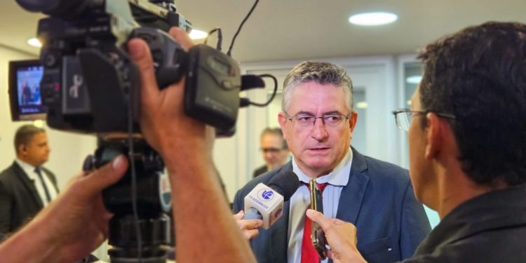 Projeto de Lei: Dr. Romualdo propõe controle de cães errantes para proteger produtores rurais da Paraíba