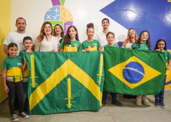 Estudantes da rede municipal de Campina Grande desembarcam no Brasil após uma semana na Olimpíada Asiática Internacional de Matemática no Japão
