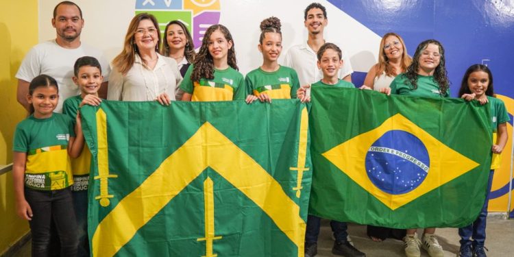 Estudantes da rede municipal de Campina Grande desembarcam no Brasil após uma semana na Olimpíada Asiática Internacional de Matemática no Japão