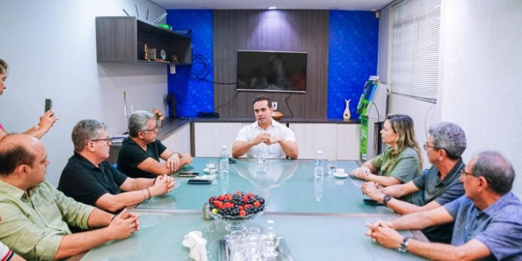 Governo destaca apoio ao comércio e desenvolvimento econômico de Campina Grande em reunião na CDL