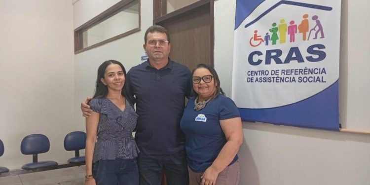 Secretaria de Assistência Social recebe prefeito para alinhar projetos e ações