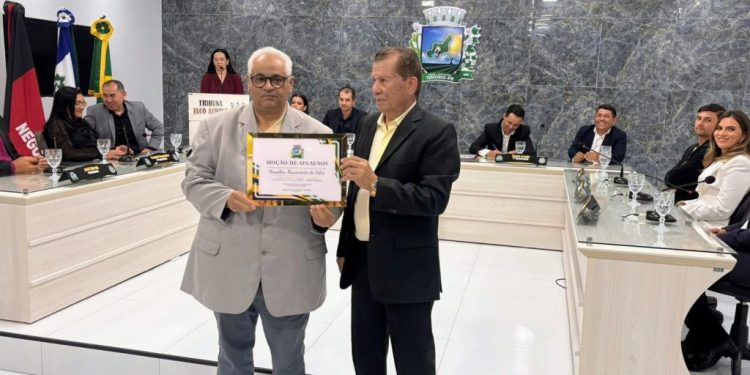 Câmara de Tenório, aprovou Moção de Aplausos ao jornalista Hamilton Silva. Propositura foi apresentada pelo Presidente Adilson Conserva Câmara de Tenório, aprovou Moção de Aplausos ao jornalista Hamilton Silva. Propositura foi apresentada pelo Presidente Adilson Conserva