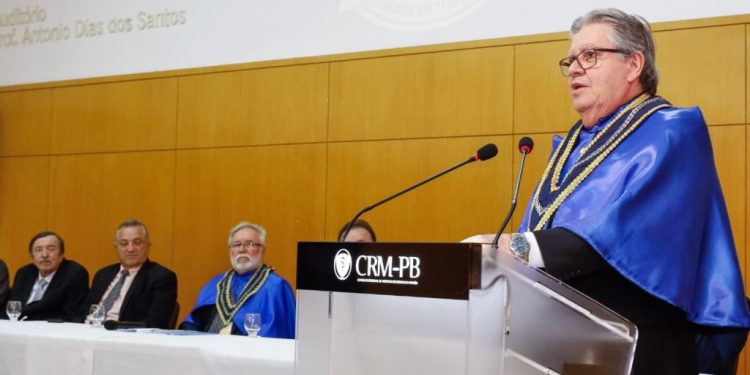 João Azevêdo é empossado na Academia Paraibana de Engenharia e destaca importância da profissão em sua trajetória no serviço público