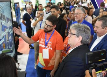 João Azevêdo participa de abertura da Feira do Empreendedor e destaca importância do Centro de Convenções de Campina Grande para atração de grandes eventos
