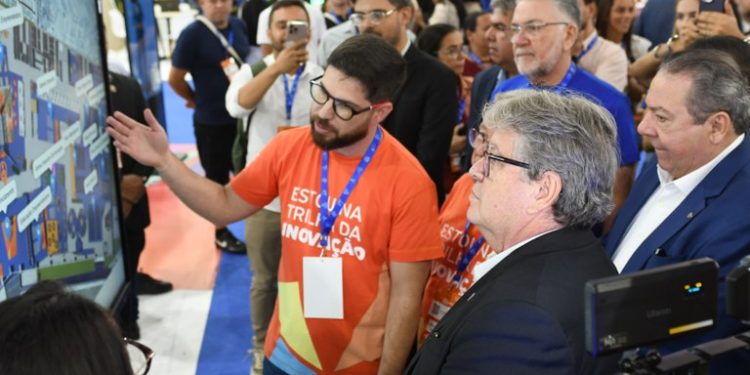 João Azevêdo participa de abertura da Feira do Empreendedor e destaca importância do Centro de Convenções de Campina Grande para atração de grandes eventos