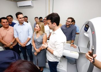 Lucas Ribeiro entrega tomógrafo no Hospital de Queimadas e parque para prática de esportes em Campina Grande