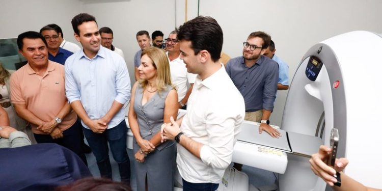 Lucas Ribeiro entrega tomógrafo no Hospital de Queimadas e parque para prática de esportes em Campina Grande