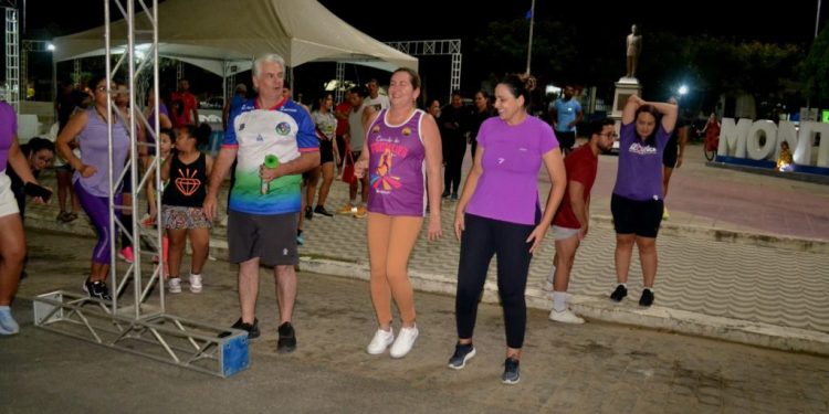 Movimenta Monteiro em alusão ao Agosto Lilás é um sucesso, com dezenas de participantes