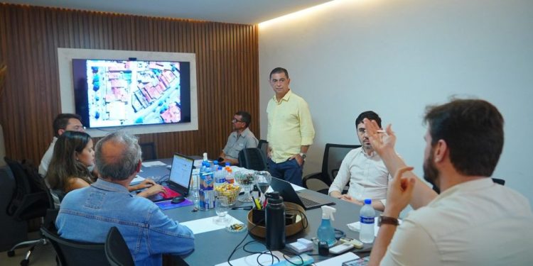 Prefeito se reúne com equipe técnica para alinhar início das obras do VLT em Campina Grande