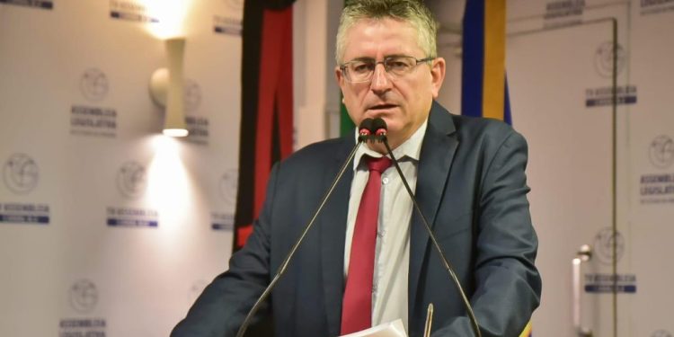 Dr. Romualdo apresenta projeto que leva poesia e cultura popular para as escolas da Paraíba