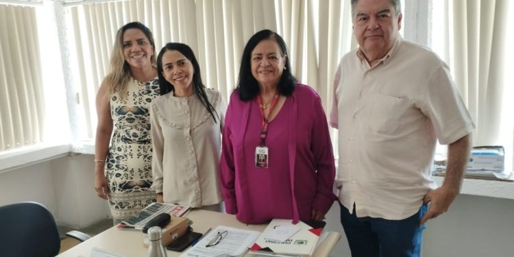 Secretária de Assistência Social de Sumé visita Cehap para acompanhar processo de finalização das 15 unidades habitacionais no município