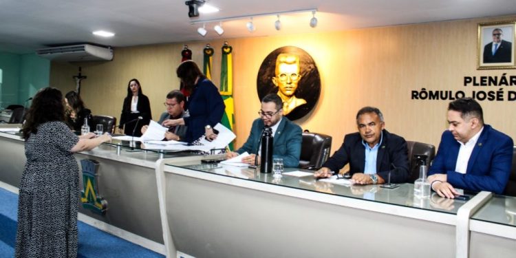 Câmara realiza Sessão Ordinária com debates sobre educação, infraestrutura e segurança pública