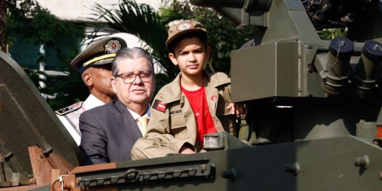 João Azevêdo acompanha desfile de 7 de Setembro em João Pessoa e destaca celebração de liberdade e soberania do povo brasileiro