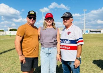 Prefeita Ana Paula entrega oficialmente sistema automatizado de irrigação do gramado do estádio O Feitosão