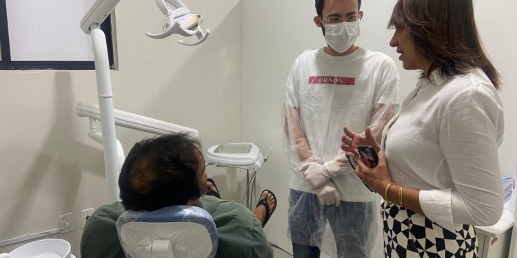 Prefeitura de Sumé realiza mais uma entrega de próteses dentárias à população Prefeitura de Sumé realiza mais uma entrega de próteses dentárias à população
