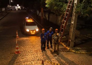 Secretaria de Infraestrutura realiza reposição de lâmpadas em toda a cidade