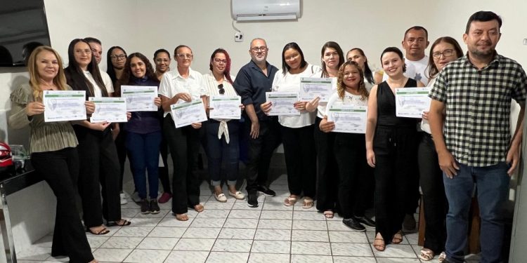 Secretaria de Saúde de Monteiro realiza mais uma entrega de certificados do Curso de Atendente de Farmácia Secretaria de Saúde de Monteiro realiza mais uma entrega de certificados do Curso de Atendente de Farmácia