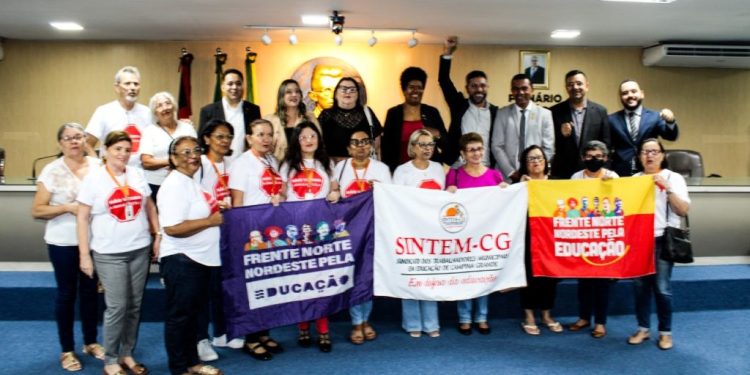 Tribuna Livre da Câmara Municipal destaca defesa da educação pública e valorização do magistério