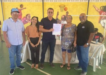 Prefeitura e Estado entregam 21 escrituras de imóveis a moradores do Conjunto Habitacional em Sumé