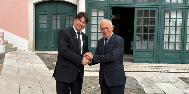 Presidente da FIEPB leva delegação de industriais paraibanos à embaixada brasileira, em Portugal