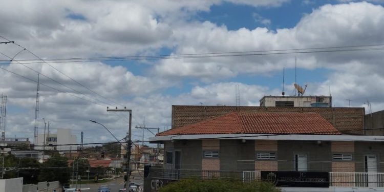 Secretaria de Administração notifica donos de prédios com para-raios para manutenção