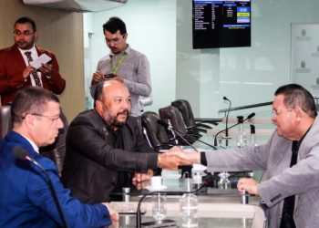 Sessão aborda fiscalização de recursos públicos, mobilidade urbana e cenário internacional