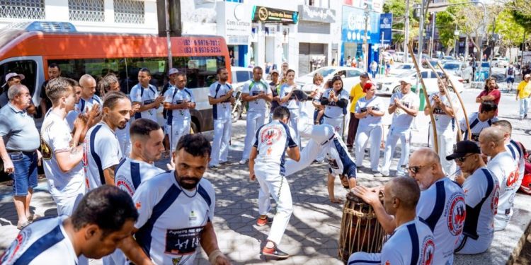 Secretaria de Educação promoverá a VIII Semana Municipal da Capoeira com uma programação rica que impulsiona a luta antirracista e a celebração da cultura afro-brasileira Secretaria de Educação promoverá a VIII Semana Municipal da Capoeira com uma programação rica que impulsiona a luta antirracista e a celebração da cultura afro-brasileira