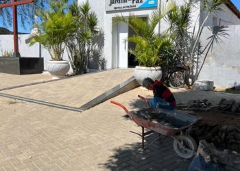 Secretaria de Infraestrutura antecipa e intensifica serviços no cemitério Jardim da Paz para o Dia de Finados