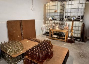 4 MIL GARRAFAS: Polícia Civil e Agevisa localizam depósito ilegal de fabricação e armazenamento de bebidas alcoólicas na Paraíba