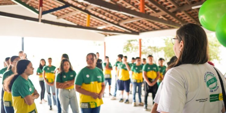 Campina Grande inicia aplicação das provas do SAEB para quase 5 mil estudantes da Rede Municipal