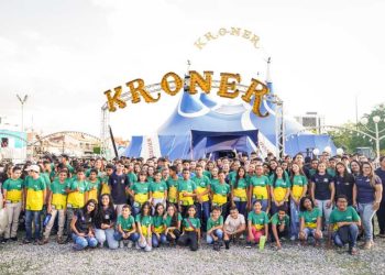 Estudantes de escolas municipais de Campina Grande assistem a espetáculo especial no Circo