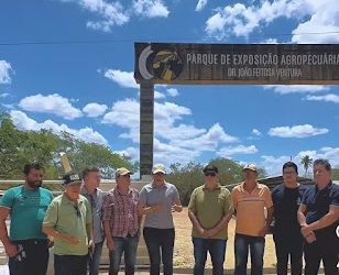 Vice prefeito Cajó Menezes recebe prefeita de Sertânia para visita técnica na Feira de Animais e Capribom em Monteiro