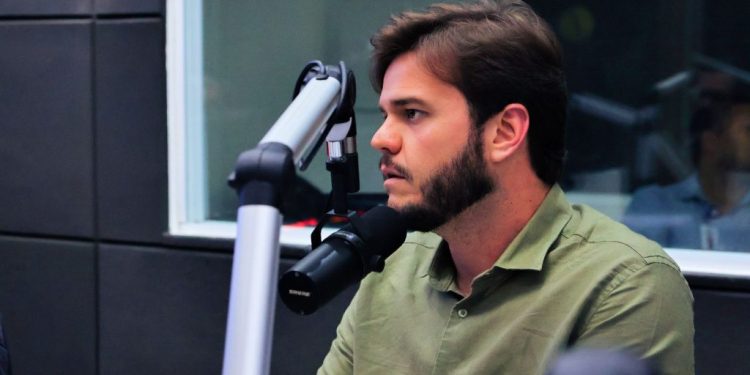 Bruno reforça garantia de manutenção dos serviços de Saúde e diz que ajustes na pasta já estão em execução