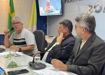 A Câmara de Vereadores de Boa Vista, realizou na última sexta (21), mais uma sessão ordinária com uma pauta de discussões e votações sobre projetos de Lei do Executivo e do Legislativo.