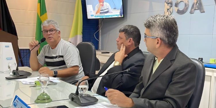 A Câmara de Vereadores de Boa Vista, realizou na última sexta (21), mais uma sessão ordinária com uma pauta de discussões e votações sobre projetos de Lei do Executivo e do Legislativo.