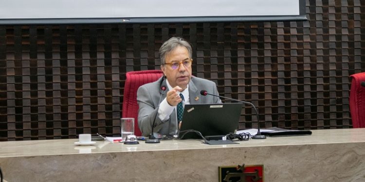 TCE-PB rejeita contas por excesso de contratações temporárias e presidente adverte prefeitos municipais