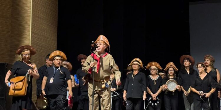 Festival Estrelas da Borborema lota Teatro Municipal para celebrar o ano letivo do Centro Cultural Lourdes Ramalho e da Estação Ciência