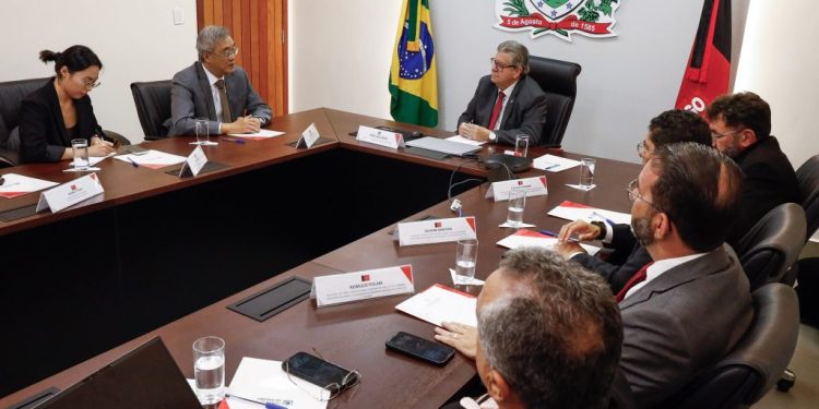 Governador João Azevêdo recebe embaixador da China no Brasil e fortalece relações diplomáticas e comerciais