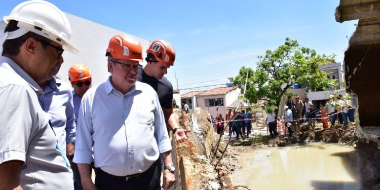 Governador determina investigação da causa de rompimento de reservatório em Campina Grande e garante reparação de prejuízos a moradores