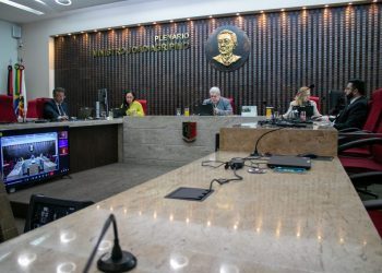 Câmara do TCE  impõe a ex-prefeito débito de R$ 251 mil por gasto com servidores fantasmas