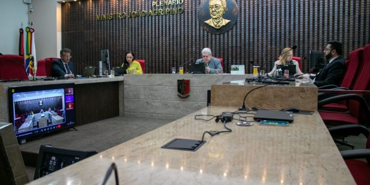 Câmara do TCE  impõe a ex-prefeito débito de R$ 251 mil por gasto com servidores fantasmas