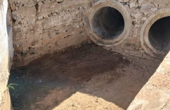 Prevenção: Secretaria de Infraestrutura realiza força-tarefa para limpar bueiros e passagens de água evitando transtornos das chuvas