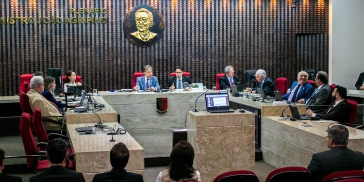 TCE-PB e Ministério Público firmam acordo para reforçar fiscalização sobre contratações temporárias nos municípios