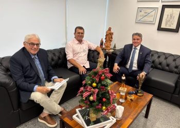 Com senador Efraim, prefeito Manezinho garante novas emendas para fortalecer investimentos no município