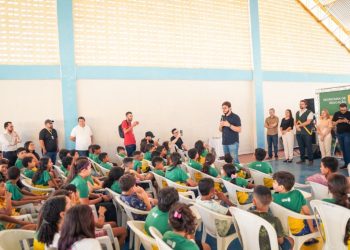 Prefeitura de Campina Grande entrega consultório móvel para atendimentos oftalmológicos de estudantes da rede municipal